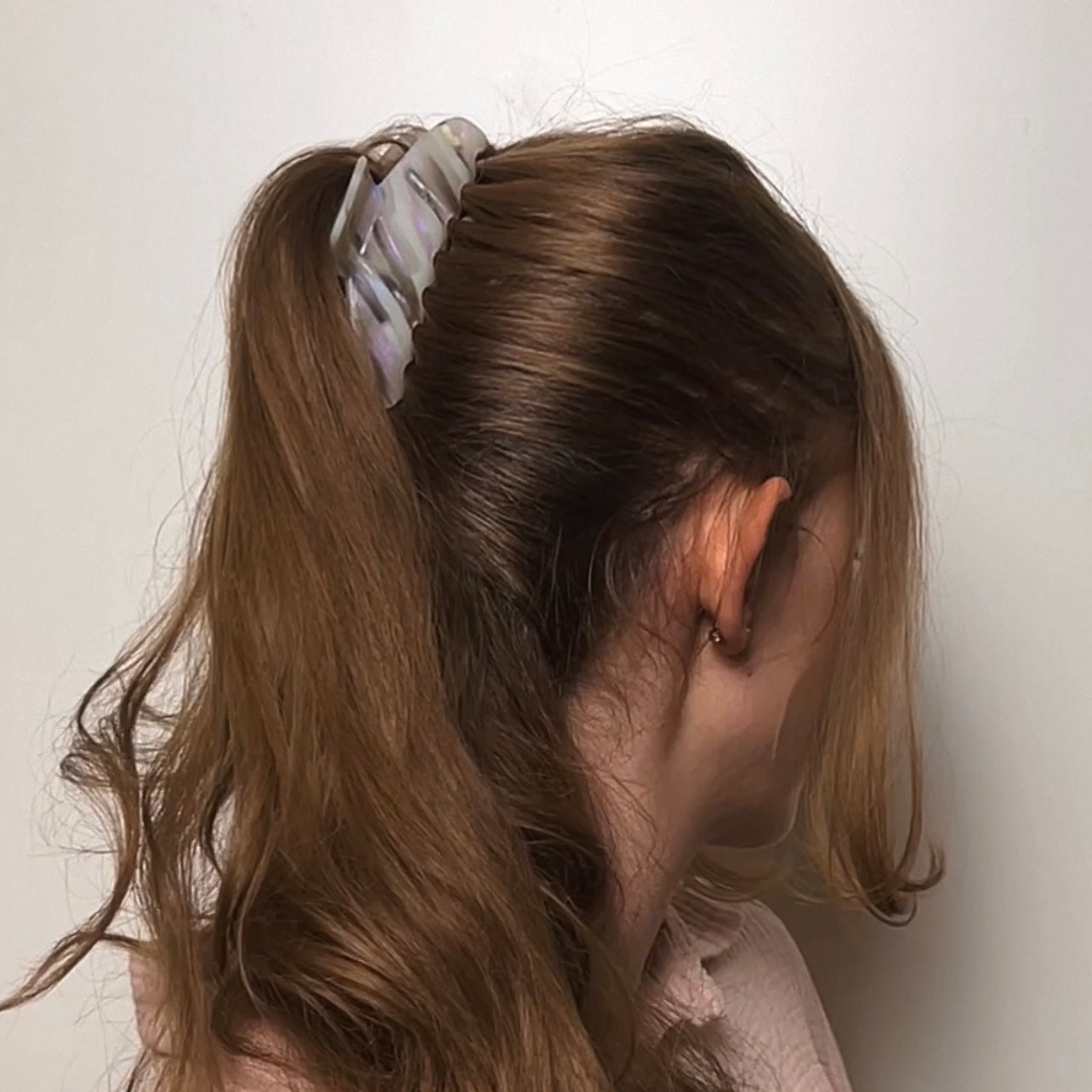 Hair clip off white