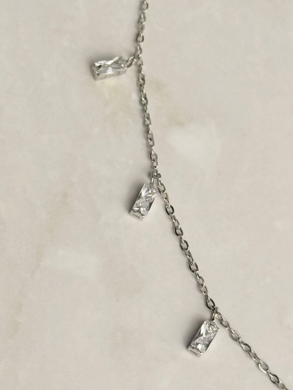 Everlasting Baguette Dangle Kette 14K vergoldet