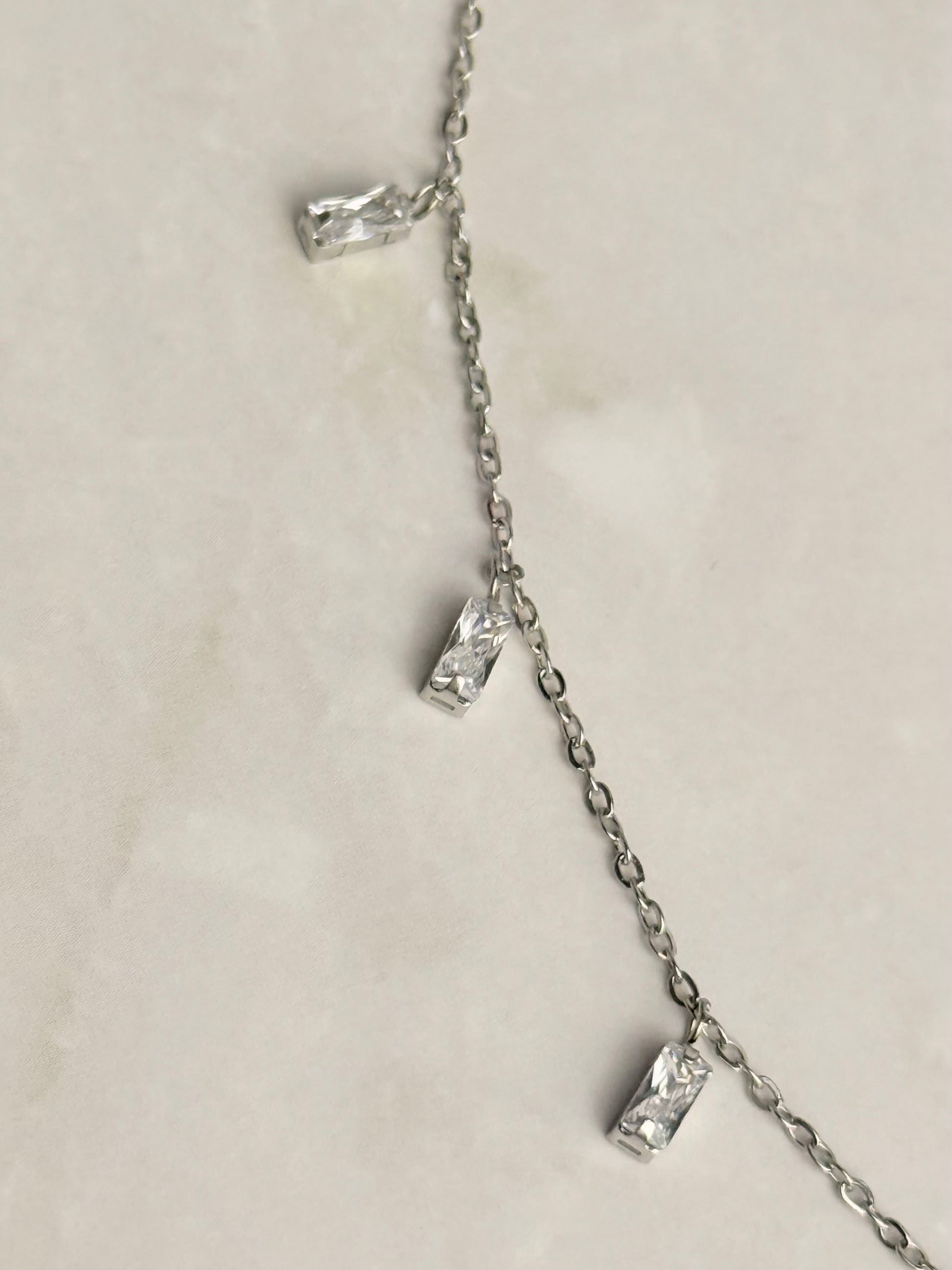 Everlasting Baguette Dangle Kette 14K vergoldet