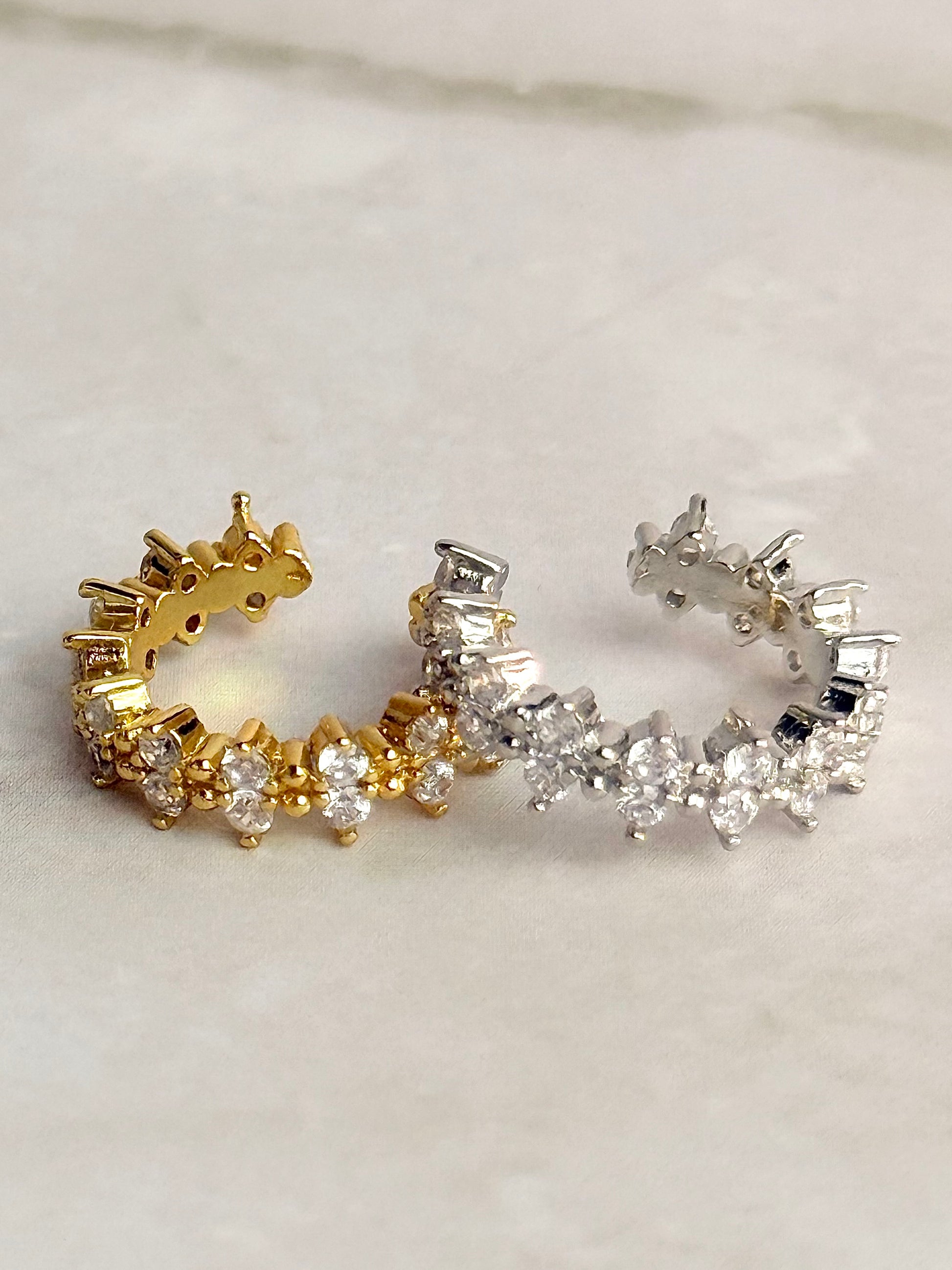 Naomi Pave Earcuff 14K vergoldet, versch. Farben