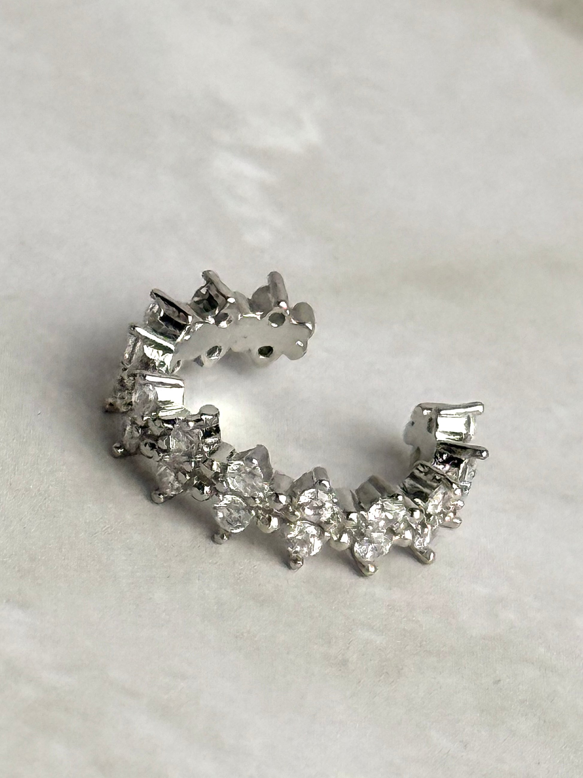 Naomi Pave Earcuff 14K vergoldet, versch. Farben