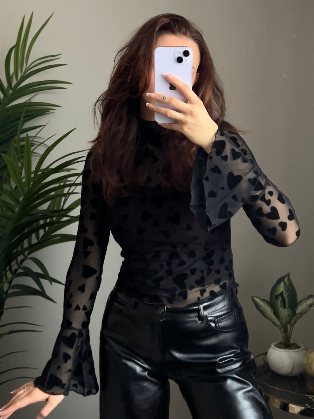 Mesh Oberteil mit Samt Herzen